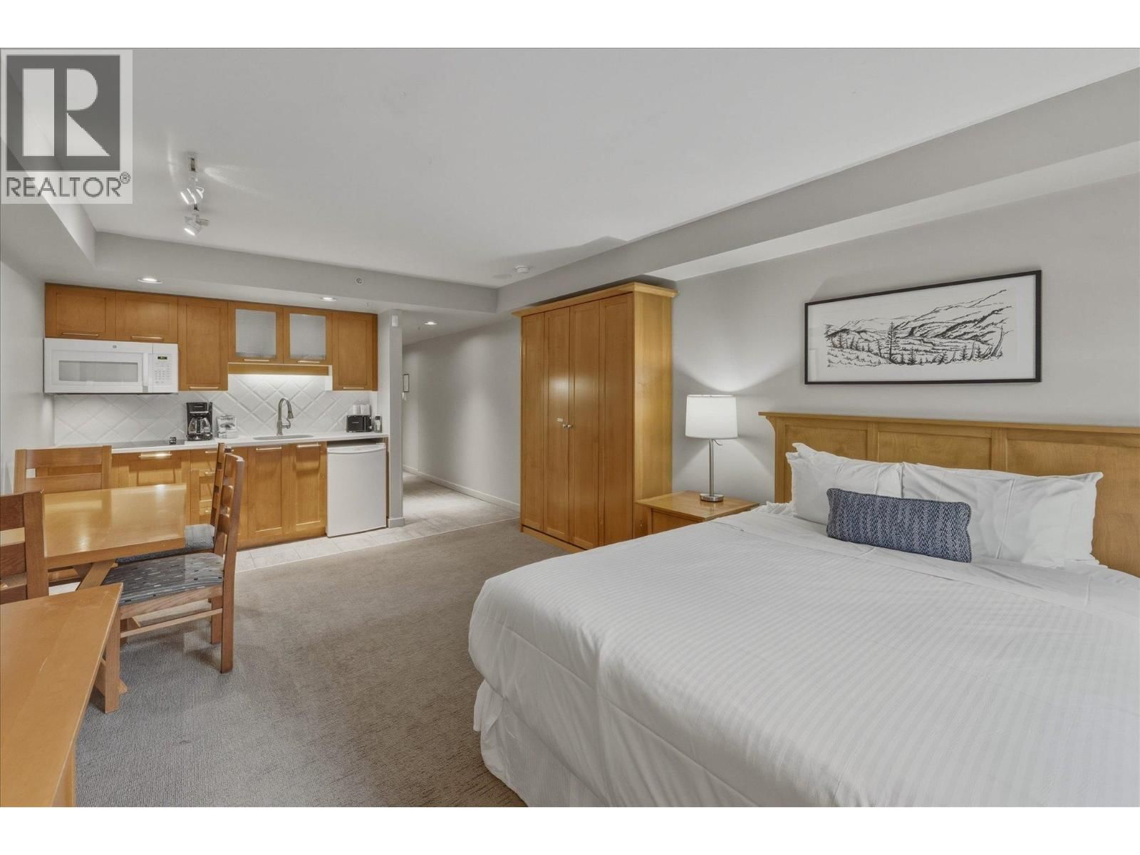 424 4295 BLACKCOMB Way property photo