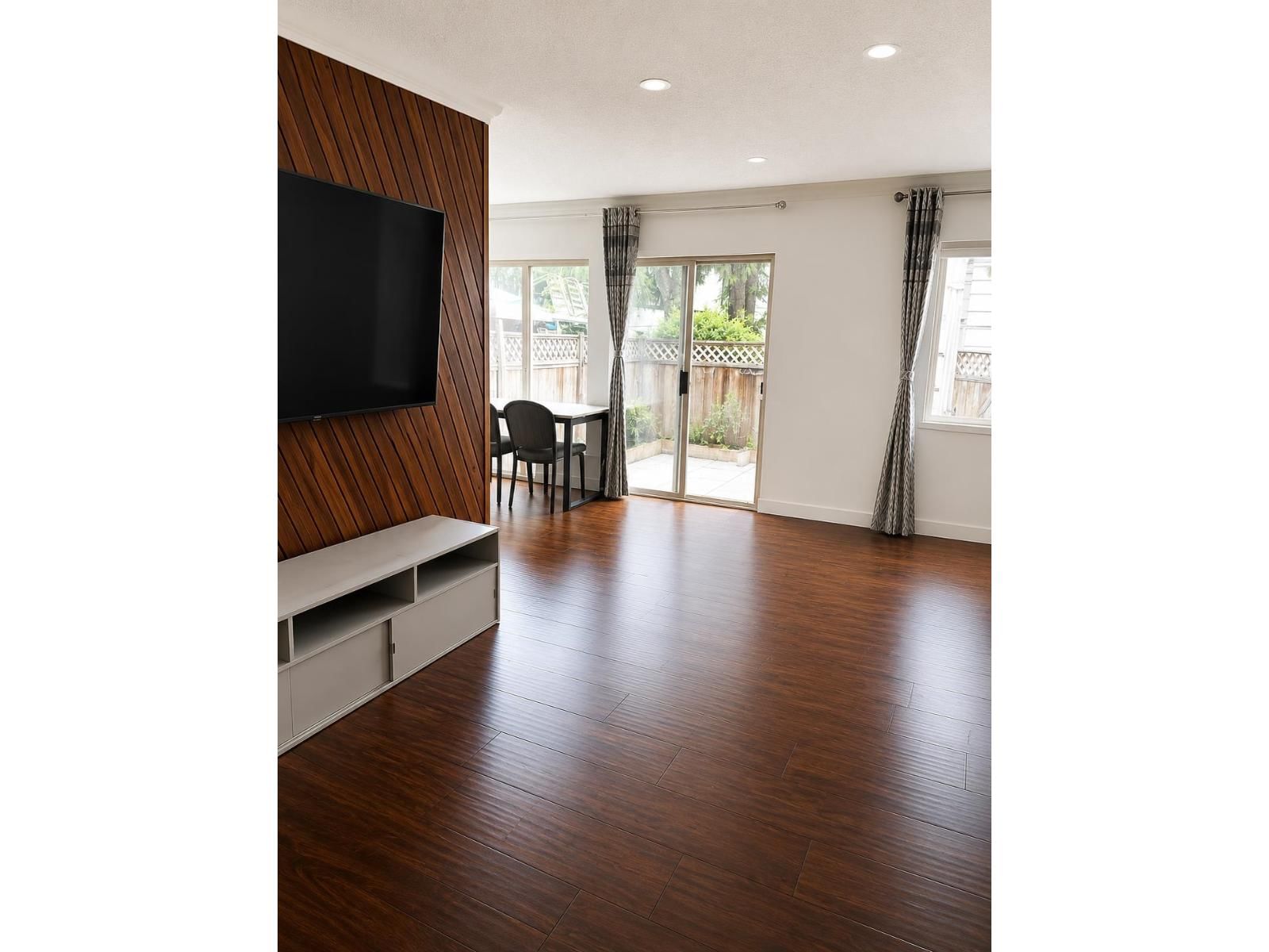 15275 105AVE Avenue, Surrey, British Columbia V3R 1S1