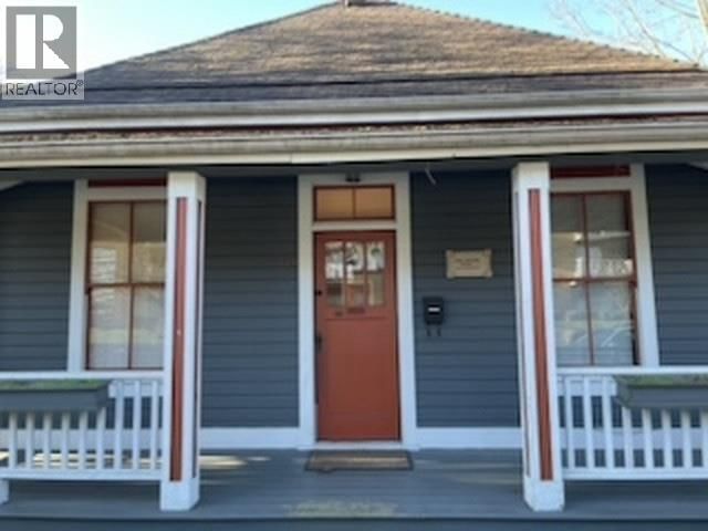 324 TENTH Street, New Westminster, British Columbia V3M 3Y5