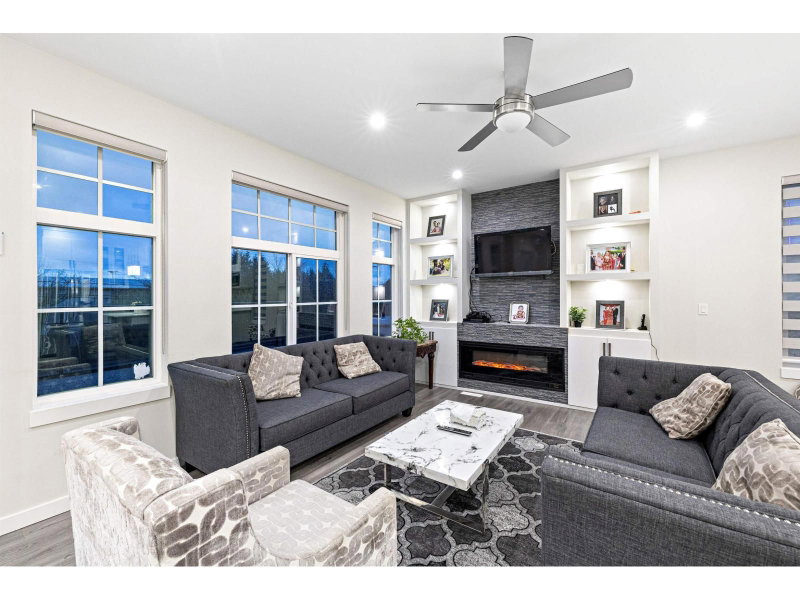 8069 124 Street Surrey British Columbia, V3W 0X7 - 8 Bedrooms Home For Sale