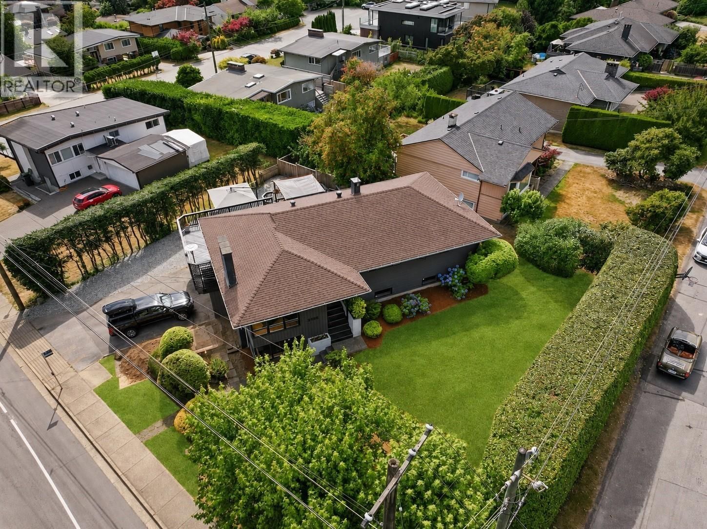 3883 DELBROOK Avenue, North Vancouver, British Columbia V7N 3Z7