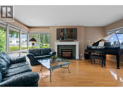 3883 DELBROOK Avenue | North Vancouver British Columbia | Slide Image Fifteen