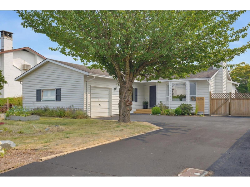 10206 CRYSTAL Drive Chilliwack British Columbia, V2P 6T8 - 3 Bedrooms Home For Sale