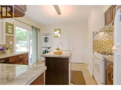 21727 RIDGEWAY Crescent | Maple Ridge British Columbia | Slide Image Ten