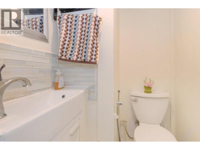 21727 RIDGEWAY Crescent | Maple Ridge British Columbia | Slide Image Seventeen