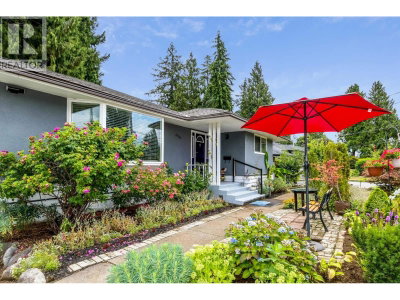 21727 RIDGEWAY Crescent | Maple Ridge British Columbia | Slide Image Three