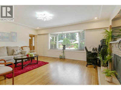 21727 RIDGEWAY Crescent | Maple Ridge British Columbia | Slide Image Four