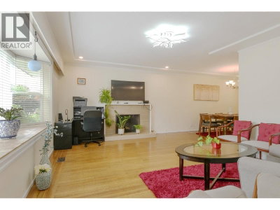 21727 RIDGEWAY Crescent | Maple Ridge British Columbia | Slide Image Six