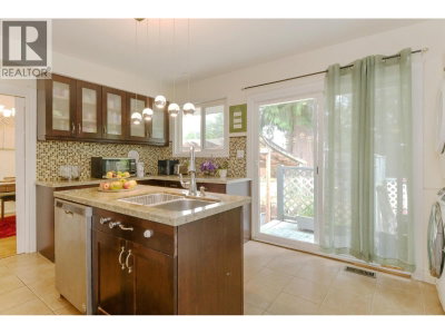 21727 RIDGEWAY Crescent | Maple Ridge British Columbia | Slide Image Eight