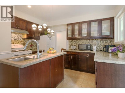 21727 RIDGEWAY Crescent | Maple Ridge British Columbia | Slide Image Nine