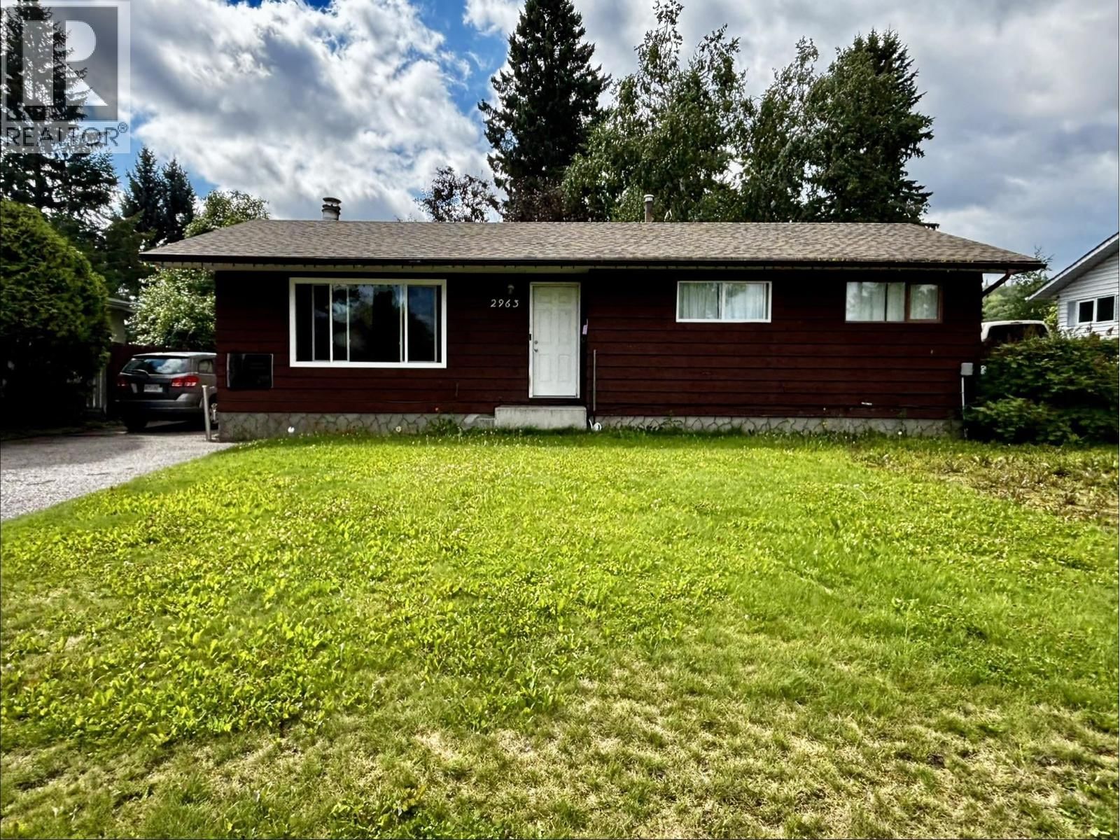 2963 PINEWOOD Avenue, Prince George, British Columbia V2N 1J1
