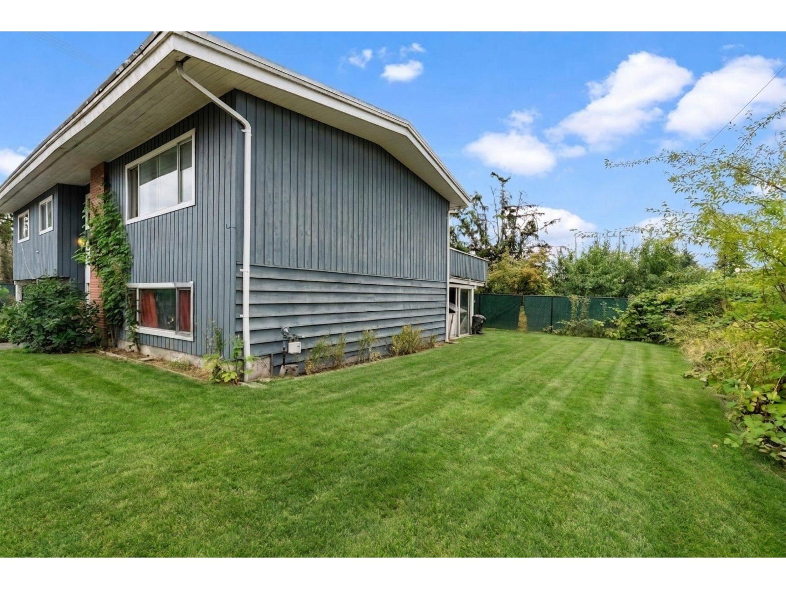 14042 110 Avenue, Surrey, British Columbia V3R 1Z2