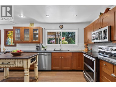 517 AILSA Avenue | Port Moody British Columbia | Slide Image Eleven