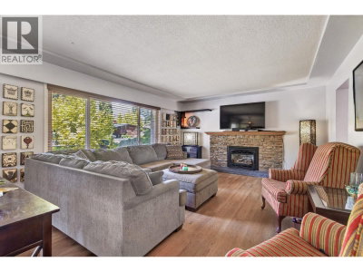 517 AILSA Avenue | Port Moody British Columbia | Slide Image Seven