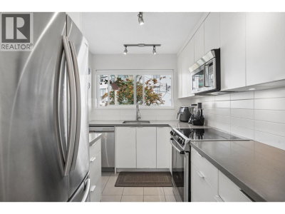 220 16TH Street | North Vancouver British Columbia | Slide Image Nineteen