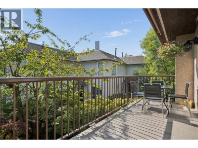 220 16TH Street | North Vancouver British Columbia | Slide Image Twenty-five