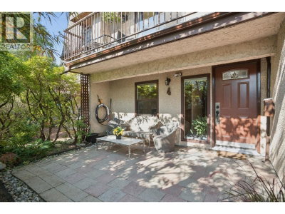 220 16TH Street | North Vancouver British Columbia | Slide Image Twenty-seven