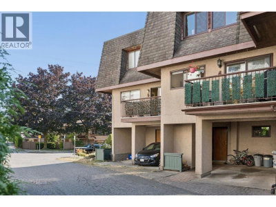 220 16TH Street | North Vancouver British Columbia | Slide Image Thirty