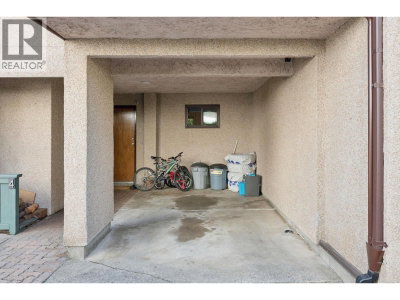 220 16TH Street | North Vancouver British Columbia | Slide Image Thirty-two