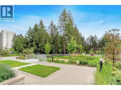 2016 FULLERTON Avenue | North Vancouver British Columbia | Slide Image Ten