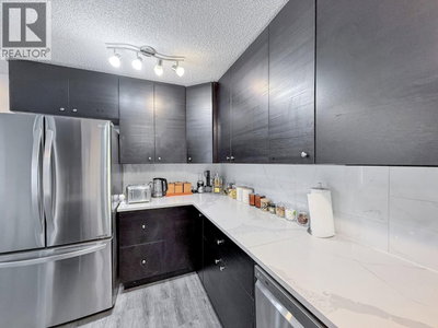 2016 FULLERTON Avenue | North Vancouver British Columbia | Slide Image Six