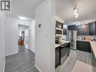 2016 FULLERTON Avenue | North Vancouver British Columbia | Slide Image Seven