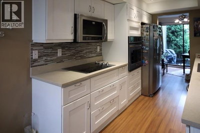 1147 MONTROYAL Boulevard | North Vancouver British Columbia | Slide Image Eight
