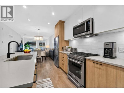 707 COMO LAKE Avenue | Coquitlam British Columbia | Slide Image Three