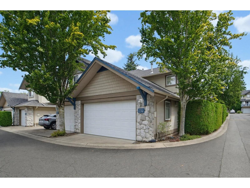8888 151 Street Surrey British Columbia, V3R 0Z9 - 3 Bedrooms Condo For Sale