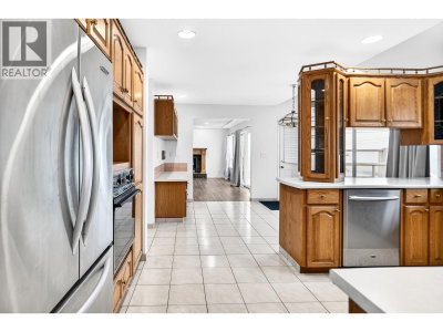 291 SPRINGER Avenue | Burnaby British Columbia | Slide Image Thirteen
