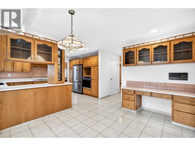 291 SPRINGER Avenue | Burnaby British Columbia | Slide Image Fifteen
