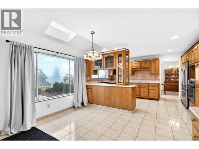 291 SPRINGER Avenue | Burnaby British Columbia | Slide Image Sixteen