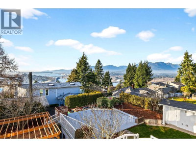291 SPRINGER Avenue | Burnaby British Columbia | Slide Image Five