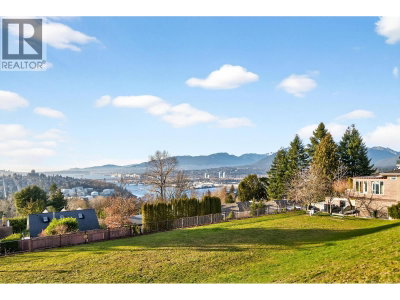 291 SPRINGER Avenue | Burnaby British Columbia | Slide Image Seven
