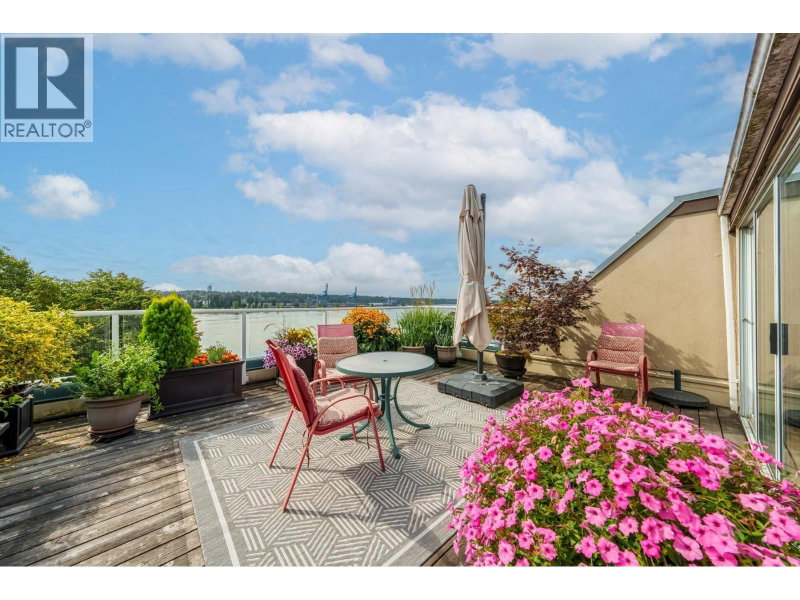5 K DE K Court New Westminster British Columbia, V3M 6B6 - 2 Bedrooms Waterfront Condo For Sale