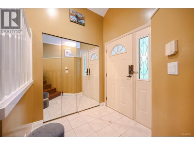 2995 PINETREE Close | Coquitlam British Columbia | Slide Image Sixteen