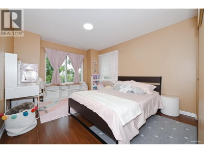 2995 PINETREE Close | Coquitlam British Columbia | Slide Image Twenty-two