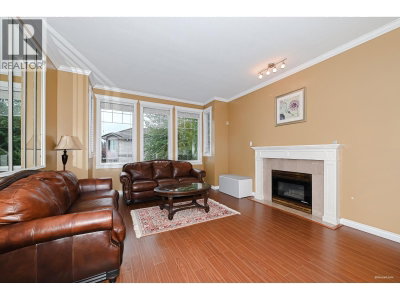 2995 PINETREE Close | Coquitlam British Columbia | Slide Image Six