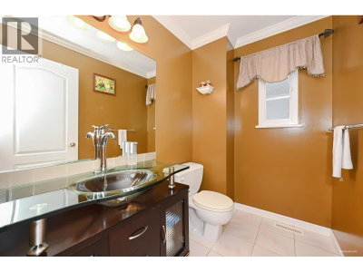 2995 PINETREE Close | Coquitlam British Columbia | Slide Image Nine