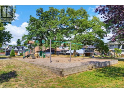 2143 UPLAND Drive | Vancouver British Columbia | Slide Image Forty