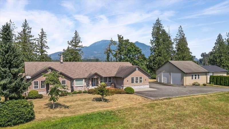 47083 BELL Road Chilliwack British Columbia, V2P 6H5 - 4 Bedrooms Waterfront Home For sale