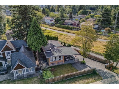 9387 140 Street | Surrey British Columbia | Slide Image Five