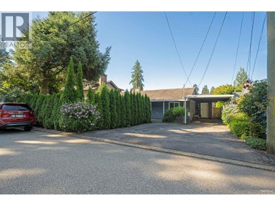 1043 BELVEDERE Drive | North Vancouver British Columbia | Slide Image Ten