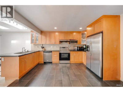 1043 BELVEDERE Drive | North Vancouver British Columbia | Slide Image Thirty