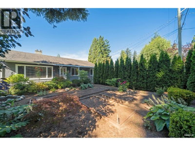 1043 BELVEDERE Drive | North Vancouver British Columbia | Slide Image Eight