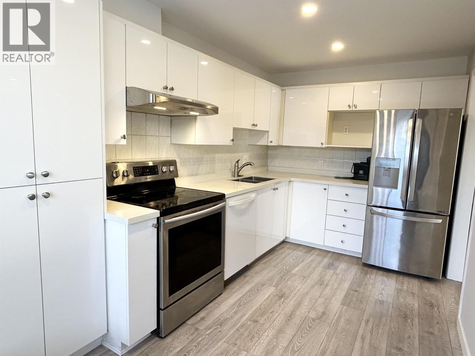 5875 IMPERIAL Street, Burnaby, British Columbia V5J 1G4