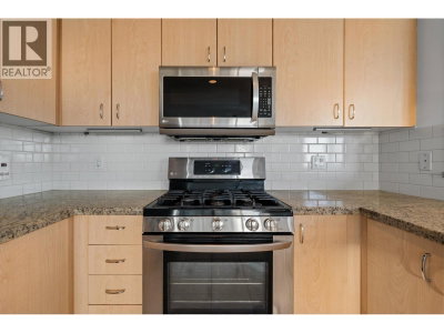 120 16TH Street | North Vancouver British Columbia | Slide Image Fifteen