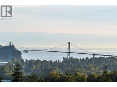 120 16TH Street | North Vancouver British Columbia | Slide Image Thirty-one