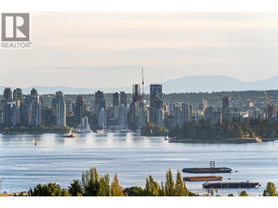 120 16TH Street | North Vancouver British Columbia | Slide Image Four