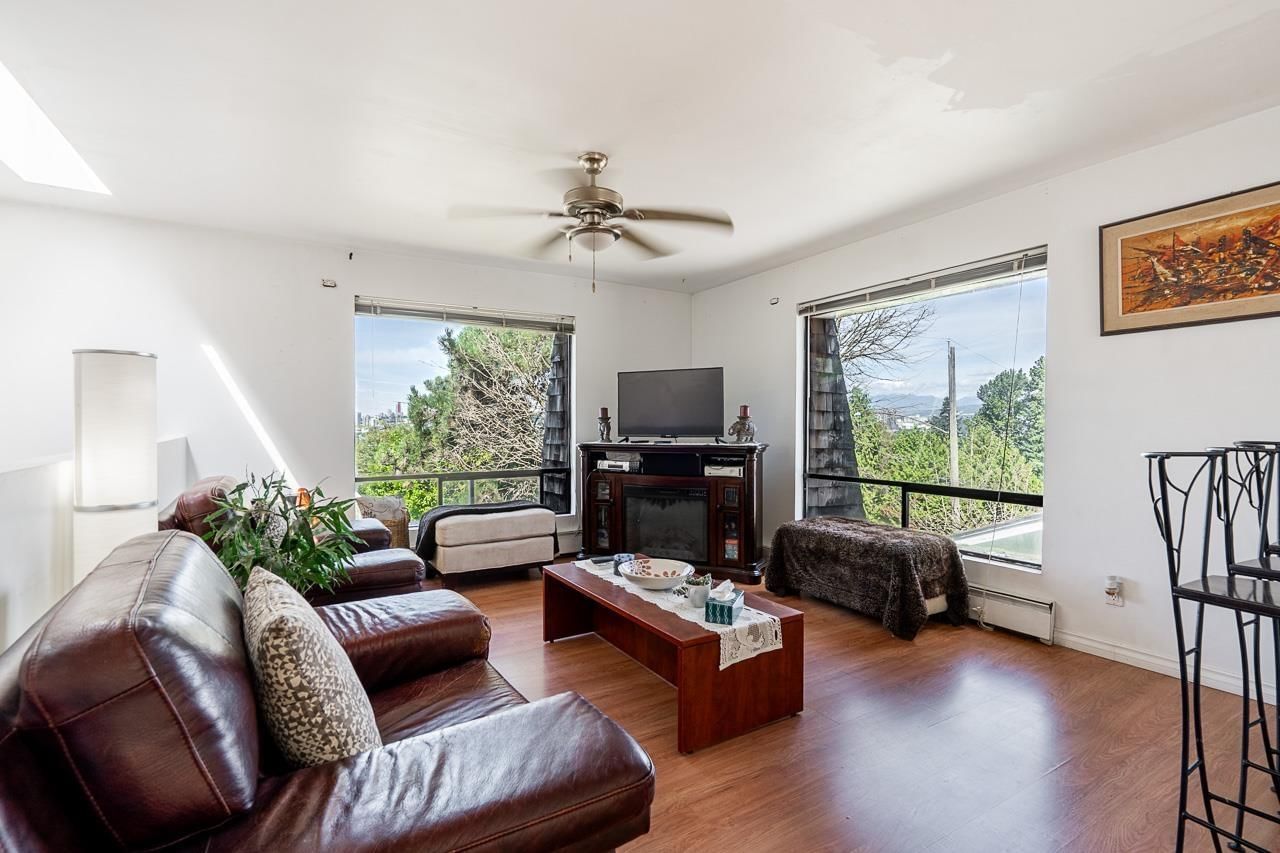 10956 128A Street, Surrey, British Columbia V3T 3G2